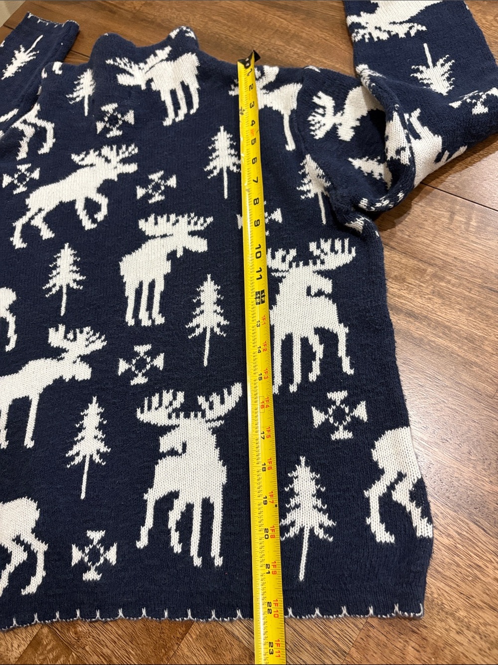Urban Quest blue & white moose pattern cotton sweater, size Medium - Picture 8 of 8